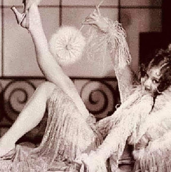 Meet your Posher, Kat - Picture 3 of 4